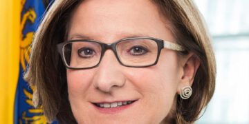 Mikl Leitner Offizielles Portrait RGB - Foto:© NLK