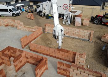 Mit dem Roboter HadrianX testet Wienerberger den Bau von Häusern