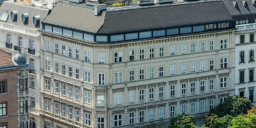 Grosswurm + Kaswurm kauft repräsentatives Eck-Zinshaus im ersten Bezirk