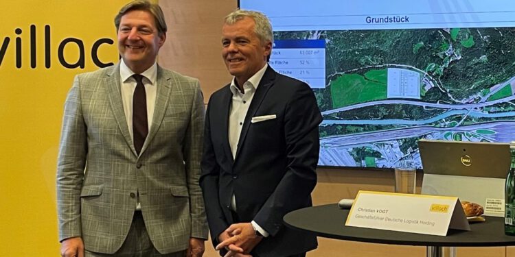 Für Villach wurde ein neuer Logistik-Hub von Bürgermeister Günther Albel und DLH-Geschäftsführer Christian Vogt vorgestellt. Foto: DLH