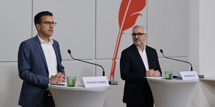 Christian Kuppig, Geschäftsführer EV LiquidHome und Gerald Beirer, Geschäftsführer für EV LiquidHome Graz über ein neues Verrentungsmodell. Foto: Allegra Braune