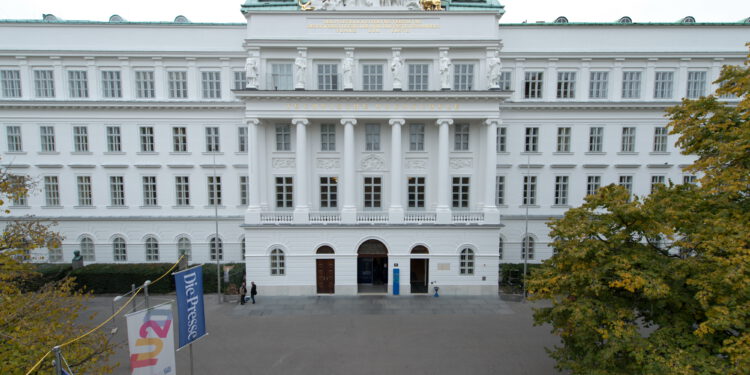 TU Wien Hauptgebäude - Karlsplatz 15