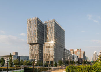 F.A.Z. Tower an HanseMerkur übergeben