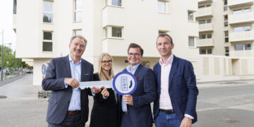 KleeLiving an Investor übergeben