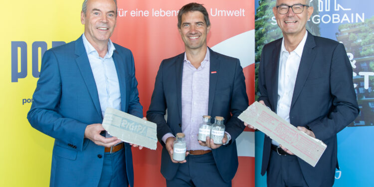 v.l.n.r.: Josef Pein, COO Porr; Ralf Mittermayr, CEO Saubermacher; Peter Giffinger, CEO Austria Saint-Gobain, © Saubermacher