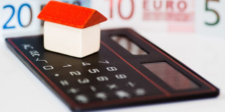 Trotz sinkender Wohnimmobilienpreise erweist sich die KIM-Verordnung weiterhin als massiver Hemmschuh. Foto: pixabay.com