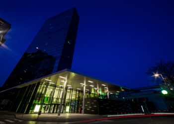 Immofinanz performt operativ, negatives Finanzergebnis wegen Abwertungen