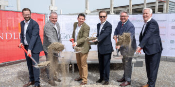 IG setzt Spaten für nachhaltige Logistikhalle