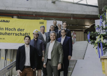 Central Hub erreicht Dachgleiche