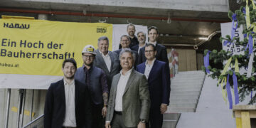 Central Hub erreicht Dachgleiche