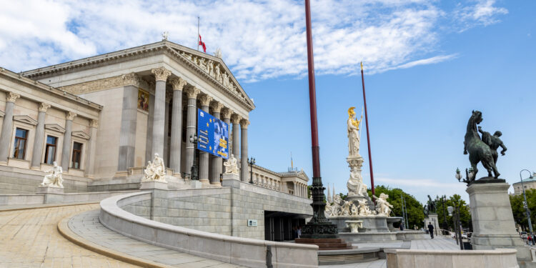 Das von der Regierung beschlossene Wohnpaket stößt auf immer heftigere Kritik. Foto: Parlamentsdirektion/Anna Rauchenberger