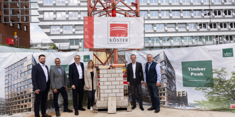 Für das Timber Peak in Mainz ist der Grundstein gelegt worden. Foto: Sven Hasselbach