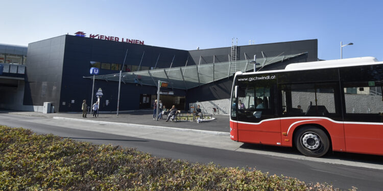 Die 3SI Immogroup und die S+B Gruppe haben ein rund 10.400 großes Grundstück an der U1-Station Oberlaa für eine Quartiersentwicklung erworben. Foto: Wiener Linien/Johannes Zinner