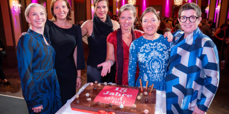 Der Salon Real-Vorstand: Irene Rief-Hauser/Feine Immobilien, Martina Hirsch/s REAL, Heide Schicht, Nadja Pröwer/CBRE, Gerhild Bensch-König/Raiffeisen WohnBau, Karin Schmidt-Mitscher/ Erste Bank der oesterreichischen Sparkassen. Foto: leadersnet / A. Rieck