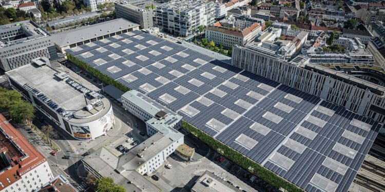 Bis 2030 soll auf dem Wiener Westbahnhof die größte innerstädtische PV-Anlage entstehen. Visualisierung: ZOOMVP/ÖBB Immobilien