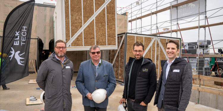 Lukas Schermann (Geschäftsführer bei ELK TECH), Harald Piritsch (Bürgermeister Steinhaus bei Wels), Alexander Sommer-Fein (Managing Partner bei LZH Group), Stefan Anderl (Geschäftsführer bei ELK TECH), Copyright: J. Berlinger