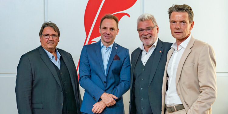 Die Allianz Wohnraum Österreich: GBH-Bundesvorsitzender Josef Muchitsch, VÖPE-Präsident Andreas Köttl, GBV-Verbandsobmann Klaus Baringer und Peter Krammer, Obmann des Fachverbands der Bauindustrie
Foto: ALBA Communications/Clemens Niederhammer