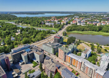 Aus finnischem Bürogebäude wird Wohnhaus für Best Ager