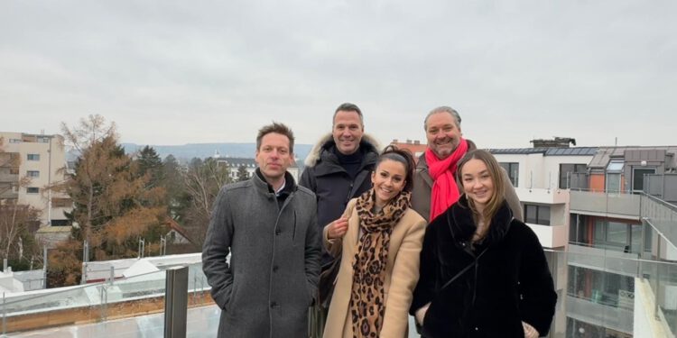 Steup Realitäten und Alvarea vermarkten das Weiland: Lukas Göbl, JoWe Immo GmbH, Florian Wöhrle, Alvarea Immobilien, Nicole Öttl, Alvarea, Dieter Steup, Steup Realitäten, Emilia Steup, Steup Realitäten, v.l.n.r. Foto: Steup Realitäten