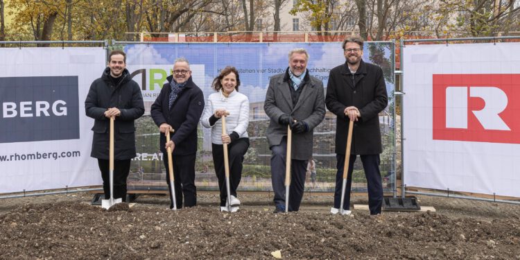 Spatenstich in Mödling: Rhomberg Geschäftsführer Simon Battlogg, Architekt Günter Klein, Vizebürgermeisterin Silvia Drechsler, Baudirektor Werner Deringer und ARE Projektentwicklungsleiter Gerd Pichler, v.l.n.r. Foto: Markus Schieder