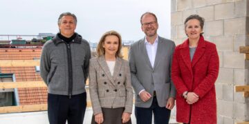 „Grün der Zeit Jurekgasse“ feiert Dachgleiche