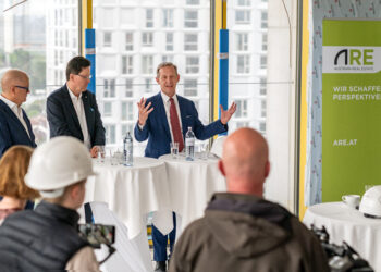 Dachgleiche für 155-Meter-Turm im Vienna TwentyTwo