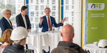 Dachgleiche für 155-Meter-Turm im Vienna TwentyTwo