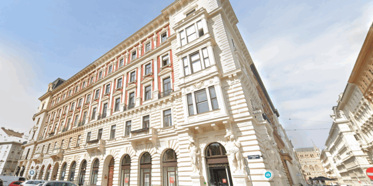Das Zinshaus Schmerlingplatz 3 ging  um 22,8 Millionen Euro an einen Privatinvestor. Bild: Google Maps