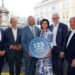 Die Raiffeisen Landesbank Oberösterreich feiert 125 Jahre - und hunderte Gäste kamen. Im Bild: Umdasch-Vorstandsvorsitzender Wolfgang Litzlbauer, Post-CEO Walter Oblin, RLB OÖ-Generaldirektor Reinhard Schwendtbauer und Birgit Schwendtbauer-Schönauer, Verbund-Vorstandsvorsitzender Michael Strugl, ÖFB-Präsident und LLI-Generaldirektor Josef Pröll. Foto: Strobl