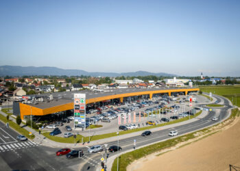 SES übernimmt Retail Park Arkadia in Slowenien
