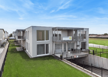 Wie man 24 Wohnungen in drei Tagen errichtet