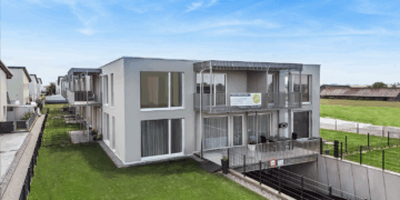 Wie man 24 Wohnungen in drei Tagen errichtet