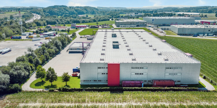 Die Real-Treuhand hat eine Logistikimmobilie in Reichersberg erworben. Bild: backbone