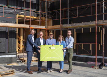 ARE-Projekt in Mödling: Stadtvillen in Holzbauweise feiern Dachgleiche