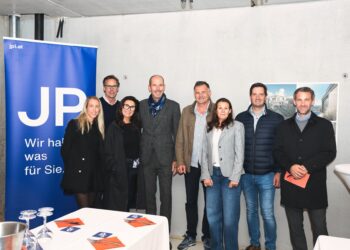 JP Immobilien feiert Dachgleiche für Wohnprojekt „WOLKE sieben“
