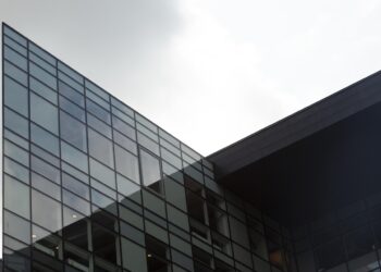 FMA warnt vor anhaltenden Risiken im Gewerbeimmobiliensektor