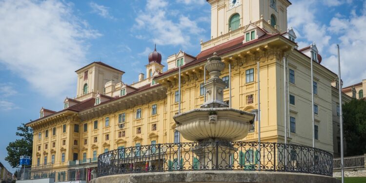 Was Eigentumspreise betrifft, gibt es in Österreich ein starkes West-Ost-Gefälle. In Eisenstadt (Symbolbild) sind die Quadratmeterpreise um mehr als die Hälfte günstiger als in Innsbruck. Foto: pixabay.com