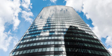 Invest AG übernimmt Mehrheit an Adomo