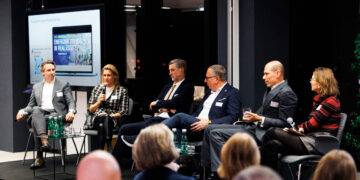 Im Rahmen des PwC-Immo-Talks wurden die Ergebnisse der Studie präsentiert. Gewarnt wird vor negativen Folgen der Deglobalisierung für die Immobilienbranche. Foto: Adrian Almasan