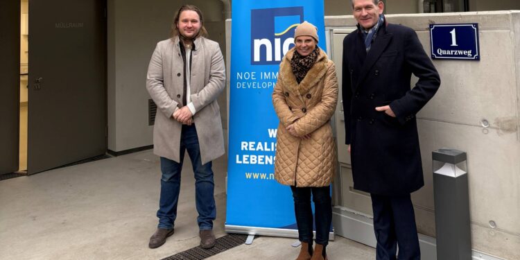 Die NID hat heuer zwei Wohneinheiten fertiggestellt:  Martin Stagl (Projektleiter NID) Sabine Kräftner (Vertriebsleitung NID), Michael Neubauer (Geschäftsführer NID), v.l.n.r. Foto: CS/NID