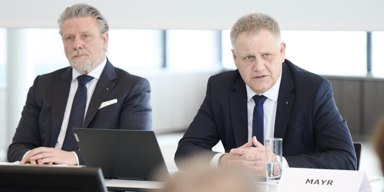 Turbulente Jahre am Immomarkt und kein Ende: Peter Weinberger und Peter Mayr von Raiffeisen Immobilien Österreich ziehen Bilanz. Foto:  Martin Hörmandinger
