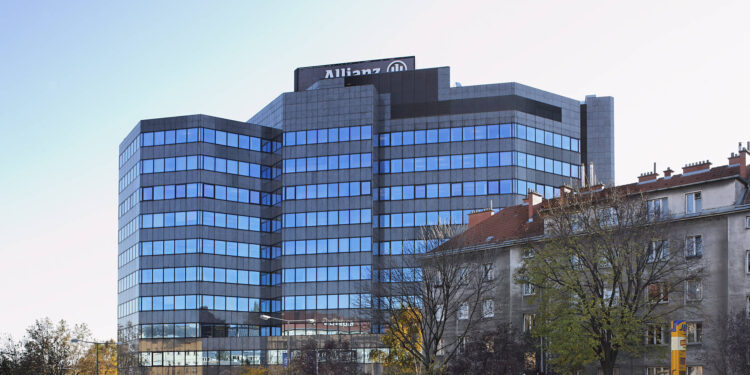 Kollitsch Invest hat die ehemalige Allianz-Zentrale am Hietzinger Kai 101–105 im Rahmen eines Asset Deals erworben. Foto: KGAL