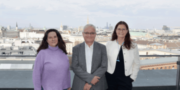 Ohne Finanzierung keine Sanierung: Wolfgang Amann, Geschäftsführender Gesellschafter des IIBW und Aufsichtsrat bei Renovave.at und Susanne Formanek, Vorstand und kaufmännische Projektleiterin von Renovave.at und Geschäftsführerin GrünStattGrau. Foto: Gerhard Enzenberger