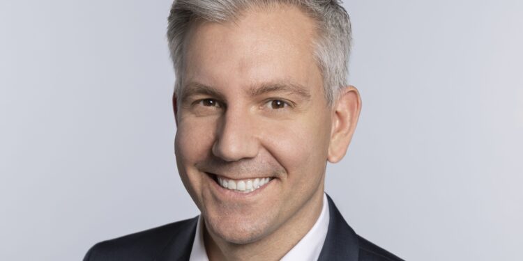 Christoph Ecker übernimmt ab Juli die Agenden von Walter Wölfler bei CBRE. Foto: Tina Hertzl