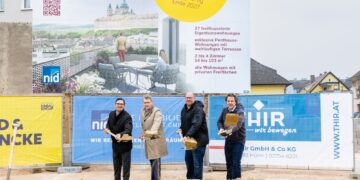 Die NID startet mit "Jake & Rose" in Melk: Bürgermeister Patrick Strobl, Michael Neubauer, Geschäftsführer NID, Werner Lint, Held & Francke Baugesellschaft m.b.H.,Florian Stütz, Simon und Stütz Architekten, v.l.n.r. Foto: C. Holzinger