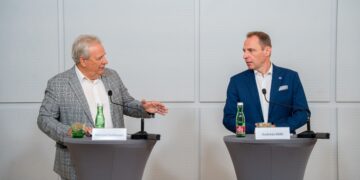 Der GBV und die VÖPE fordern eine schnellere Umsetzung von Widmuns- und Genehmigungsverfahren. Im Bild: GBV-Obmann Michael Gehbauer und VÖPE-Präsident Andreas Köttl. Bild: ALBA Communications