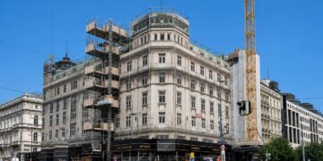 Der Wiener Hotelimmobilienmarkt weist eine starke Dynamik auf. Umnutzungen oder Generalsanierungen, wie hier das Hotel Bristol, gewinnen an Bedeutung. Bild: CBRE
