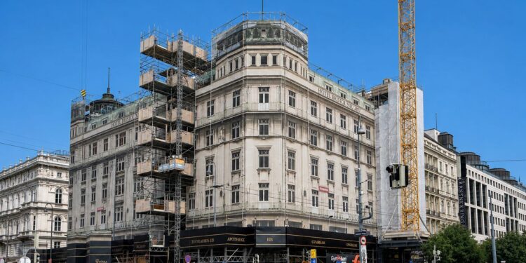 Der Wiener Hotelimmobilienmarkt weist eine starke Dynamik auf. Umnutzungen oder Generalsanierungen, wie hier das Hotel Bristol, gewinnen an Bedeutung. Bild: CBRE