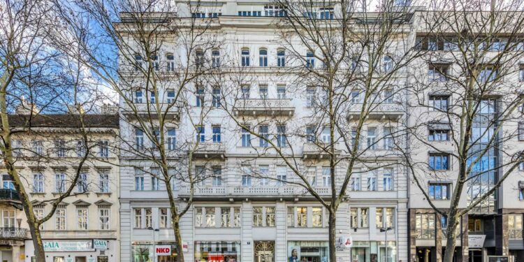 Die Generali hat zwei Wiener Top-Zinshäuser verkauft. Jenes in der Praterstraße (Bild) geht an einen Privatinvestor. Foto: Christian Steinbrenner