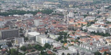 Wiener Neustadt privatisiert ihre Gemeindewohnungen. Einer der Käufer ist Michael Tojners Wertinvest. Bild: Wikipedia/flightlog